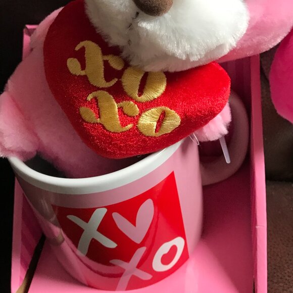 Dan Dees Collector's Choice TM 8 1/2" puppy in a 16 ounce XOXO mug. - Picture 10 of 12